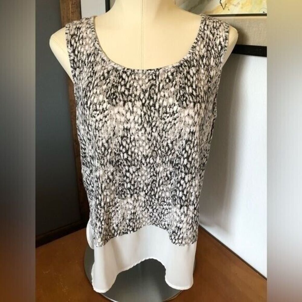 Forever 21 Graphic Lightweight‎ Sleeveless Blouse
